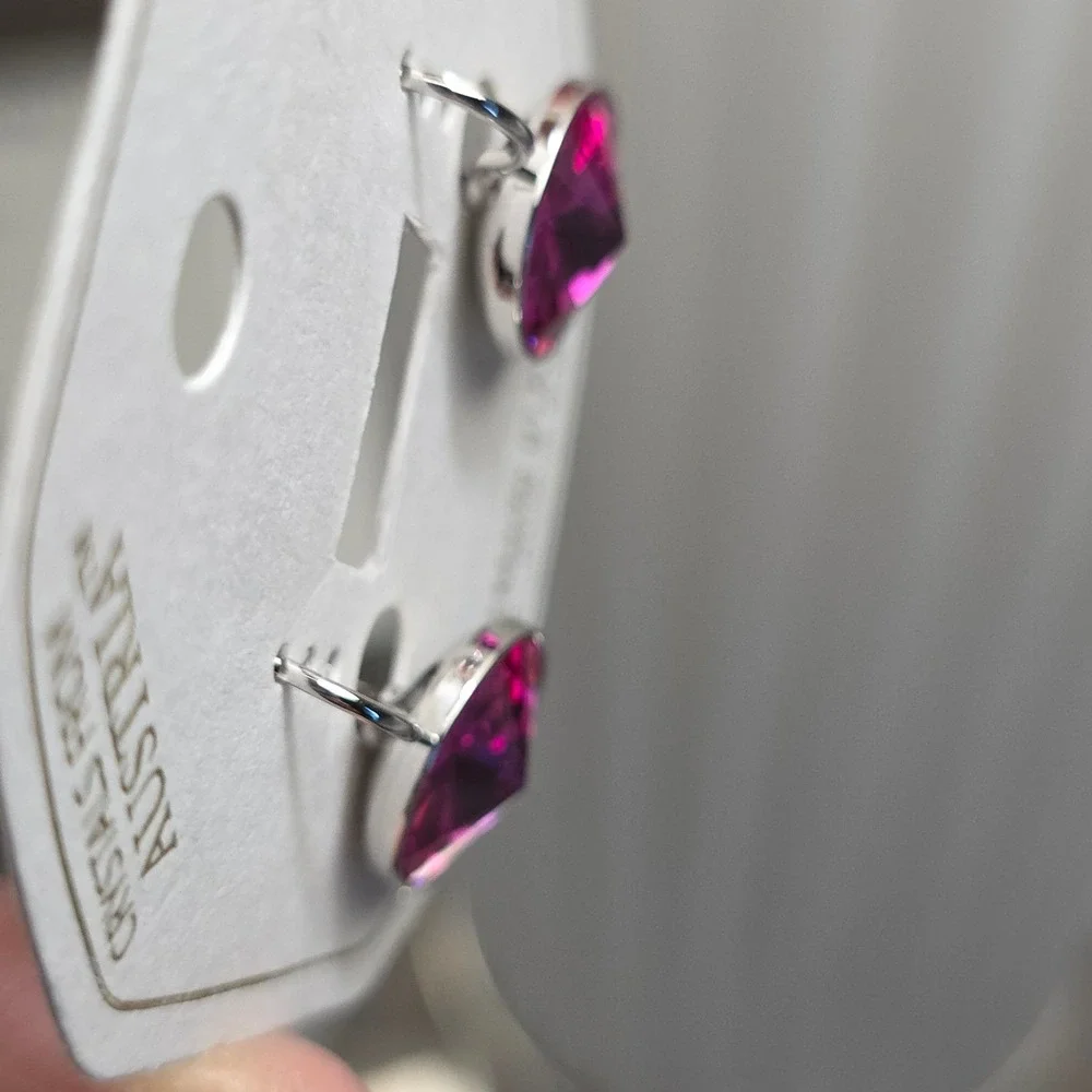 NWT FuchsiaPink Swarovski Elements 13mm Leverback Earrings PlatinumPlatedㅇ Shiny